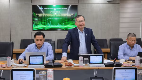 Ông Khương Lê Thành - Thành viên Hội đồng quản trị BSR phát biểu tại buổi làm việc.