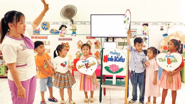 Giờ hoạt động vừa học, vừa chơi của học sinh Trường mầm non 2 Tháng 9, thành phố Cần Thơ. (Ảnh: PHÚC KHANG)