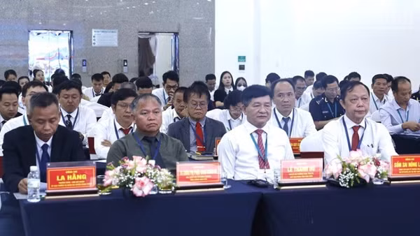 Đại biểu dự Hội nghị xúc tiến thương mại, thúc đẩy xuất nhập khẩu khu vực miền bắc được tổ chức tại tỉnh Điện Biên. (Ảnh: LÊ LAN )