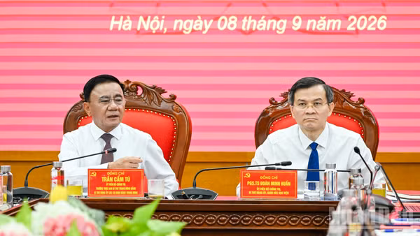 Thường trực Ban Bí thư Trần Cẩm Tú, Bí thư Đảng ủy các cơ quan Đảng Trung ương phát biểu tại cuộc làm việc. (Ảnh: DUY LINH)
