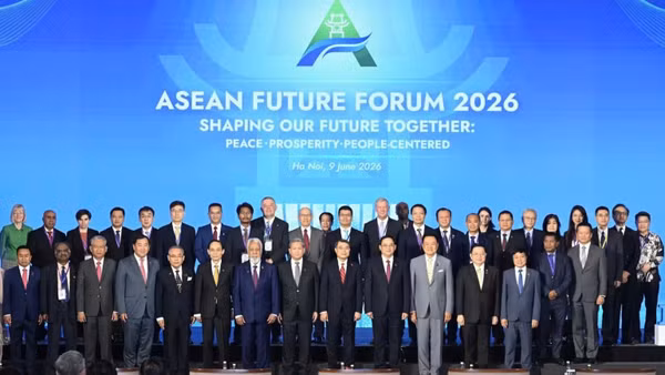 Thủ tướng Lê Minh Hưng cùng các đại biểu chụp ảnh chung tại Diễn đàn Tương lai ASEAN 2026. 