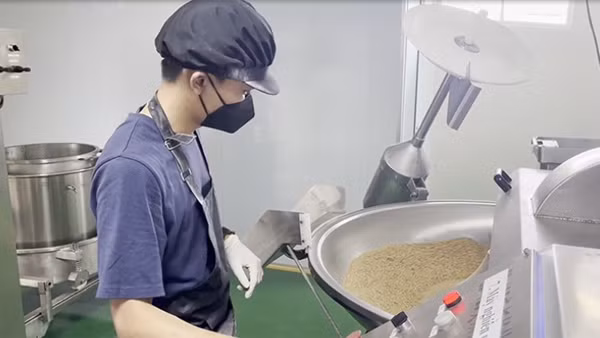 Hoạt động nghiên cứu, phát triển vật liệu sinh học. (Ảnh: BUYO Bioplastics)