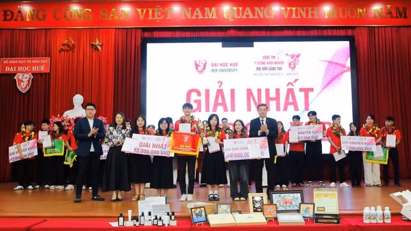 Dự án "Tất gel thảo dược An Túc" của sinh viên Trường đại học Y-Dược Huế đạt giải Nhất Cuộc thi Ý tưởng Khởi nghiệp đổi mới sáng tạo lần thứ IX, năm 2026. (Ảnh: PH.THẢO)