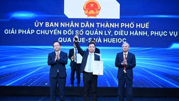 Thành phố Huế được vinh danh tại Giải thưởng Chuyển đổi số Việt Nam năm 2026 với giải pháp chuyển đổi số trong quản lý, điều hành và phục vụ người dân, doanh nghiệp qua nền tảng Hue-S và IOC. (Ảnh: KHCN)