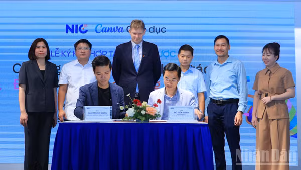 Ký kết hợp tác giữa hai đơn vị. (Ảnh: HNV)