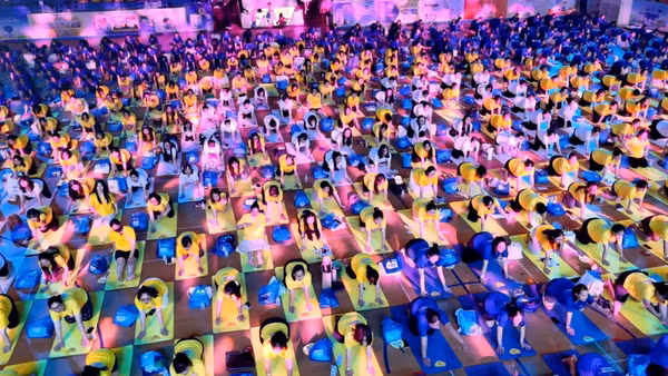Màn đồng diễn của 700 mẹ bầu tại Festival. (Ảnh: BTC)