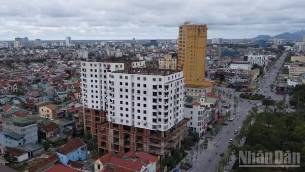 Một dự án chung cư chậm tiến độ trên địa bàn Phường Thành Vinh. ( Ảnh: P.V)