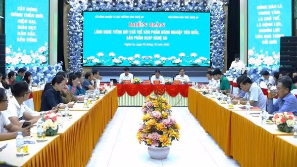 Quang cảnh diễn đàn. ( Ảnh: Đ.P)