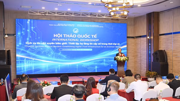Hội thảo quốc tế “Dịch vụ tin cậy xuyên biên giới: Thiết lập hạ tầng tin cậy số trong thời đại AI” diễn ra trong khuôn khổ Tuần lễ Số quốc tế Việt Nam 2026. (Ảnh: THẢO ANH)