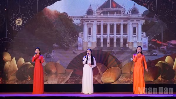 Hà Nội tổ chức nhiều chương trình nghệ thuật ôn lại truyền thống cách mạng nhân dịp Quốc khánh 2/9. (Ảnh: Chí Dũng)