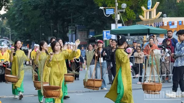 Festival Thu Hà Nội là hoạt động quảng bá, giới thiệu nét đẹp Hà Nội trong mùa thu nhằm kích cầu du lịch Thủ đô.