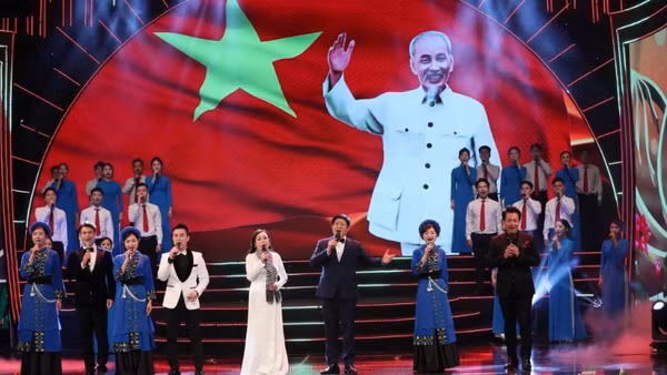 Ca ngợi Chủ tịch Hồ Chí Minh là đề tài nghệ thuật không bao giờ cạn đối với các nghệ sĩ Việt Nam.