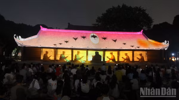 Bộ phim 3D Mapping về sự ra đời, phát triển của Quốc Tử Giám gây ấn tượng bằng những hình ảnh sống động, đẹp mắt. (Ảnh: Giang Nam)