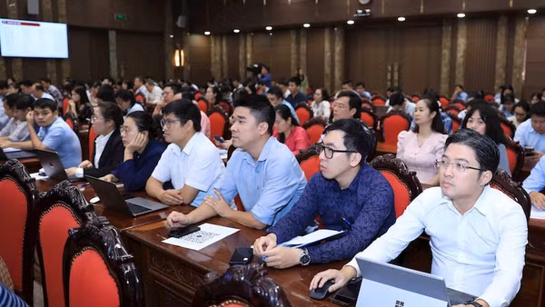 Các đại biểu tham gia Hội nghị quán triệt và triển khai các kế hoạch, chương trình hành động của Ban Thường vụ Thành ủy thực hiện Nghị quyết Hội nghị Trung ương 3 khóa XIV và một số nghị quyết, chỉ thị của Bộ Chính trị. (Ảnh: Thái Quang)