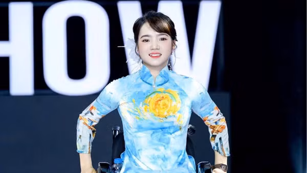Chị Lê Thị Diện, gương mặt “Tỏa sáng nghị lực Việt” năm 2026 trong một chương trình thời trang dành cho người khuyết tật. (Ảnh nhân vật cung cấp)