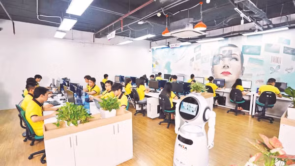 Cán bộ, nhân viên Tập đoàn MISA tích cực nghiên cứu, ứng dụng trí tuệ nhân tạo (AI) vào hoạt động của doanh nghiệp (Ảnh: NGUYÊN TRANG)