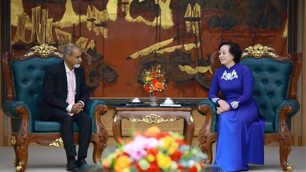 Phó Thủ tướng Phạm Thị Thanh Trà tiếp ông Sanjay Wijesekera, Giám đốc Quỹ Nhi đồng Liên hợp quốc (UNICEF) khu vực châu Á-Thái Bình Dương. (Ảnh: TTXVN)