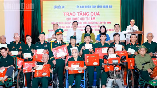 Trao tặng quà của Tổng Bí thư, Chủ tịch nước Tô Lâm tới các thương, bệnh binh tại Trung tâm Điều dưỡng thương binh Nghệ An vào tháng 4/2026.