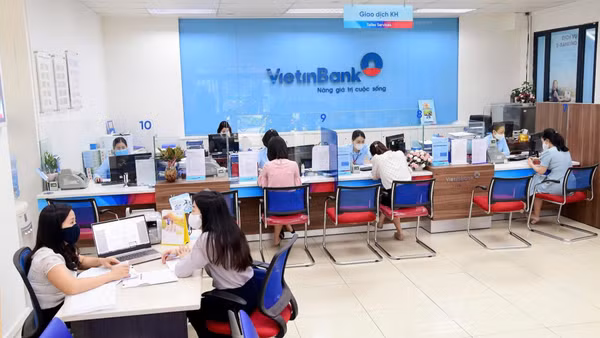  VietinBank giới thiệu sản phẩm vay thấu chi bảo đảm bằng tiền gửi trực tuyến trên ứng dụng iPay Mobile. (Ảnh: VietinBank)