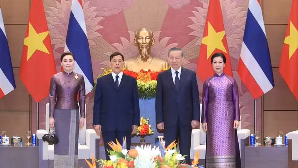 Tổng Bí thư, Chủ tịch nước Tô Lâm và Phu nhân với Nhà vua Vương quốc Thái Lan Maha Vajiralongkorn Phra Vajiraklaochaoyuhua và Hoàng hậu. (Ảnh: ĐĂNG KHOA)
