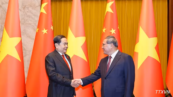 Chủ tịch Quốc hội Trần Thanh Mẫn hội kiến Thủ tướng Trung Quốc Lý Cường. (Ảnh: TTXVN)
