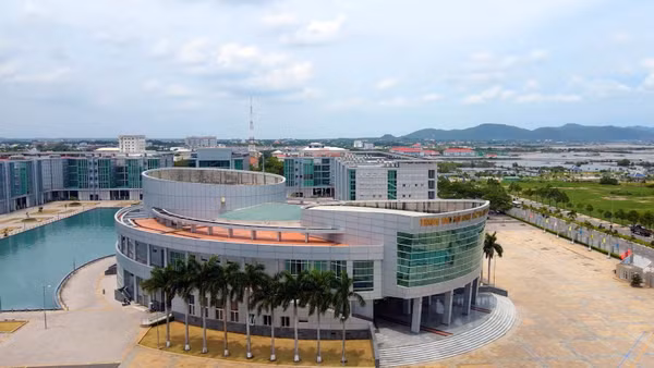 Một góc trụ sở Trung tâm Hành chính-Chính trị tỉnh Bà Rịa-Vũng Tàu (cũ). (Ảnh: LÊ ĐÌNH THÌN)