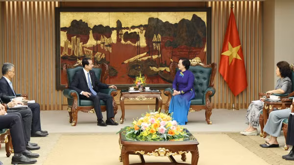 Bí thư Trung ương Đảng, Phó Thủ tướng Chính phủ Phạm Thị Thanh Trà tiếp Đại sứ Trung Quốc tại Việt Nam Hà Vĩ. ( Ảnh: chinhphu.vn/Thu Giang)