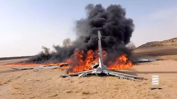 Máy bay không người lái do thám được cho là của Saudi Arabia bị lực lượng Houthi ở Yemen bắn hạ tại tỉnh miền bắc Al-Jawf, ngày 26/7/2026. (Ảnh: THX/TTXVN)