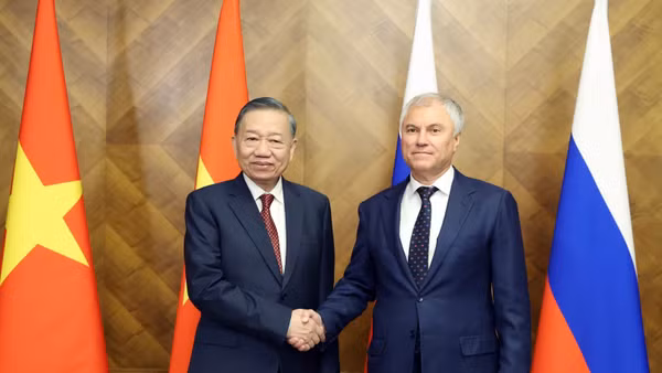 Tổng Bí thư, Chủ tịch nước Tô Lâm hội kiến Chủ tịch Duma Quốc gia Nga Vyacheslav Volodin. (Ảnh: TTXVN)