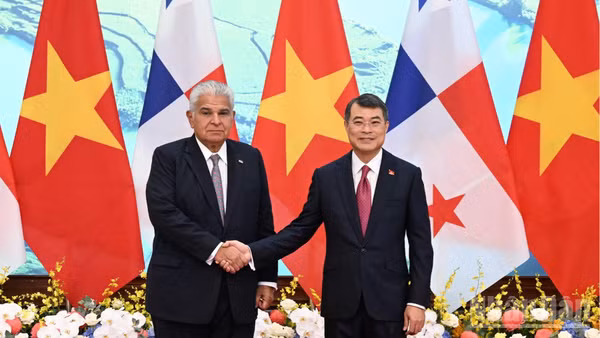 Thủ tướng Chính phủ Lê Minh Hưng và Tổng thống Panama José Raúl Mulino Quintero. (Ảnh: TRẦN HẢI)