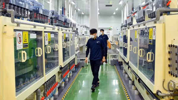 Sản xuất bảng mạch, thiết bị bảng mạch điện tử ở Công ty Trách nhiệm hữu hạn Doosan Electro-Materials Việt Nam (FDI Hàn Quốc) tại thành phố Hải Phòng. (Ảnh: ĐĂNG ANH)