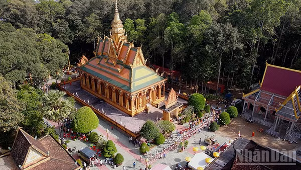 Chùa Khmer nơi sinh hoạt tôn giáo, lễ hội cổ truyền của đồng bào Khmer tỉnh Vĩnh Long. (Ảnh: MINH KHỞI)