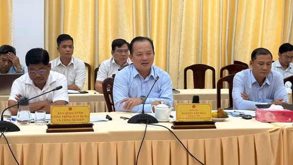 Phó Chủ tịch Ủy ban nhân dân thành phố Cần Thơ tại buổi làm việc với Cơ quan Phát triển Pháp.