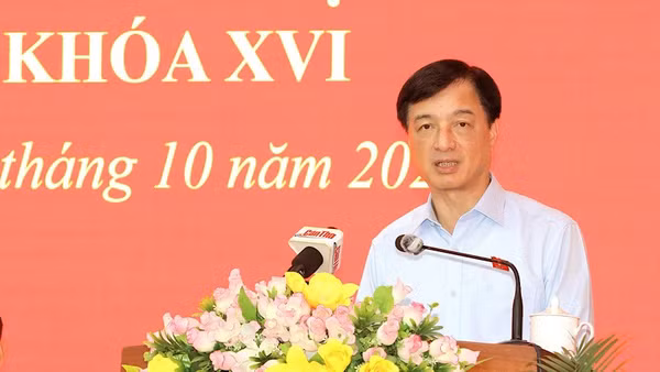 Đồng chí Nguyễn Duy Ngọc phát biểu tại buổi tiếp xúc cử tri thành phố Cần Thơ. (Ảnh: PHẠM TRUNG)