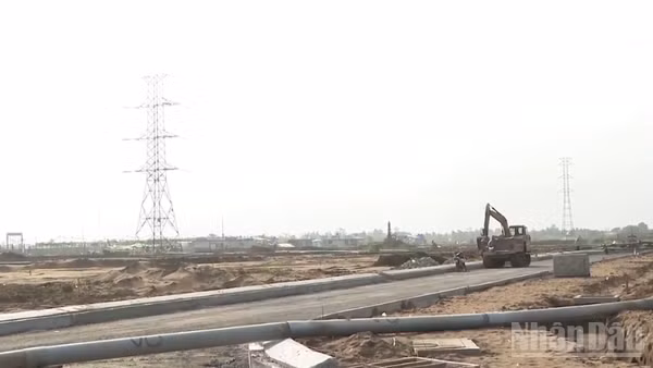 Một góc Khu công nghiệp VSIP Vĩnh Thạnh đang thi công. (Ảnh: THANH TÂM)