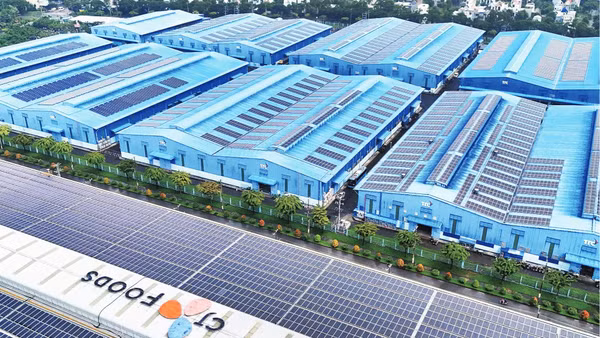 Các mái nhà tại Khu công nghiệp Tân Kim mở rộng tỉnh Tây Ninh, đều được lắp đặt hệ thống điện mặt trời áp mái để góp phần chủ động nguồn cung năng lượng.