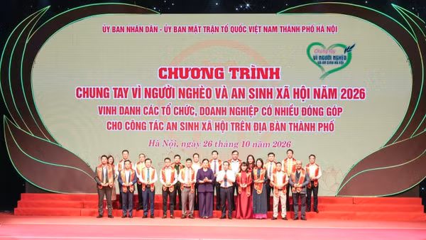 ROX Group là một trong 20 tổ chức, doanh nghiệp được vinh danh vì đóng góp cho công tác an sinh xã hội tại Hà Nội. (Ảnh: ROX )
