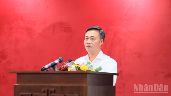 Đồng chí Nguyễn Việt Hùng, Chủ tịch Ủy ban nhân dân tỉnh Khánh Hòa, phát biểu. (Ảnh: VŨ TÂN)