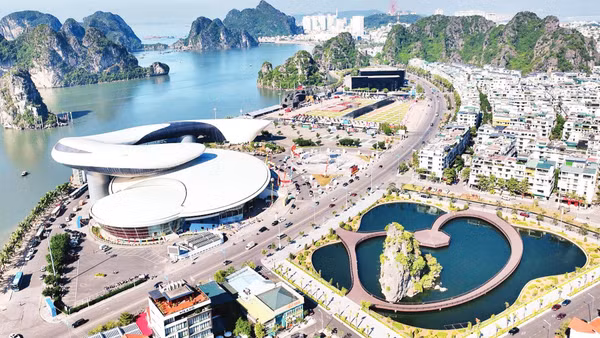 Một góc thành phố Quảng Ninh. (Ảnh: PHƯƠNG TRÀ)