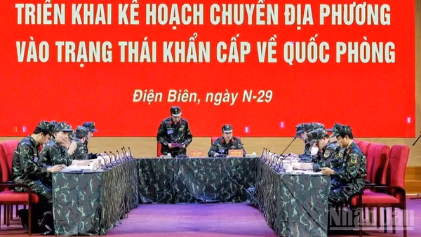 Các đồng chí chủ trì luyện tập vận hành cơ chế giai đoạn 1. (Ảnh: LÊ LAN)
