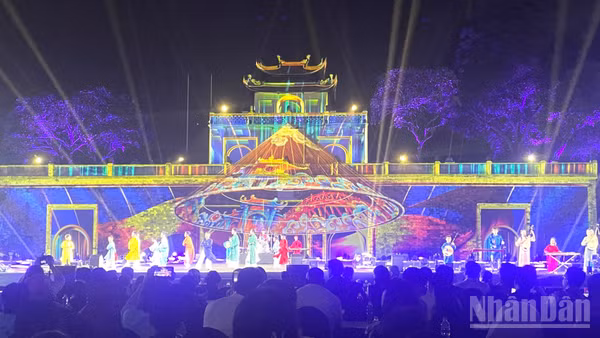 “Lễ hội Văn hóa thế giới tại Hà Nội lần thứ nhất" diễn ra tại Hoàng Thành Thăng Long. (Ảnh: NGỌC LIÊN)