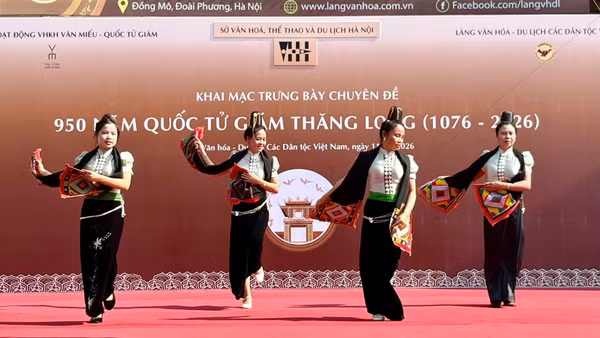 Văn nghệ chào mừng lễ khai mạc trưng bày chuyên đề “950 năm Quốc Tử Giám Thăng Long (1076-2026)”. (Ảnh: BTC) 