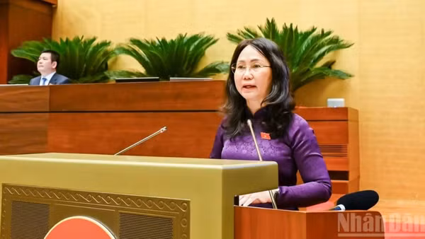 Bộ trưởng Văn hóa, Thể thao và Du lịch Lâm Thị Phương Thanh tại phiên họp. (Ảnh: Duy Linh)