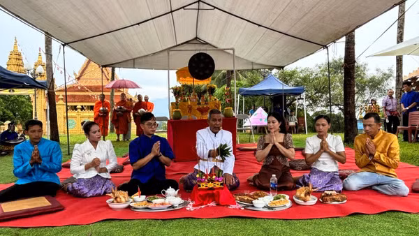 Tái hiện lễ hội Thắk Côn (lễ hội Cúng dừa) của đồng bào Khmer thành phố Cần Thơ. (Ảnh: Ban tổ chức)
