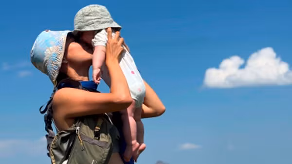 Một chuyến du hành về với thiên nhiên kỳ vĩ - món quà đầu đời cho con gái yêu.