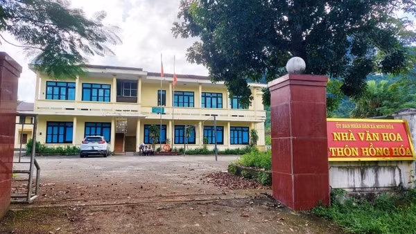 Trụ sở xã Hồng Hóa cũ, nay là xã Minh Hóa, tỉnh Quảng Trị được chuyển giao làm nhà văn hóa thôn Hồng Hóa nhưng đang thiếu các trang thiết bị phục vụ người dân (Ảnh: HG)