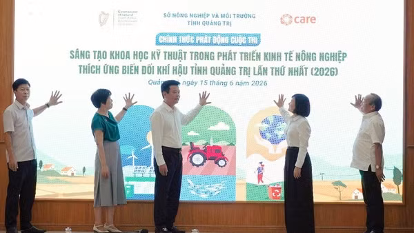 Các đại biểu thực hiện nghi thức phát động cuộc thi.