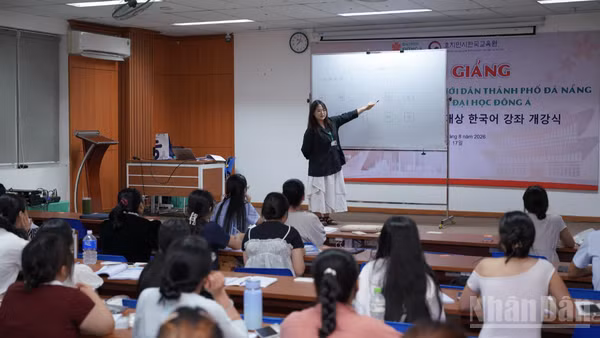 Đà Nẵng khai giảng khóa học tiếng Hàn miễn phí đầu tiên cho người dân. (Ảnh: ANH ĐÀO)