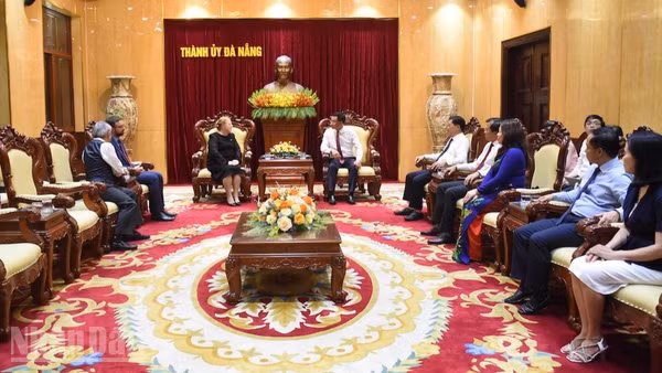 Quang cảnh buổi tiếp. (Ảnh: ANH ĐÀO)