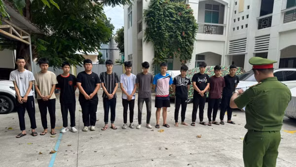Nhóm đối tượng tại cơ quan điều tra. (Ảnh: Công an cung cấp)